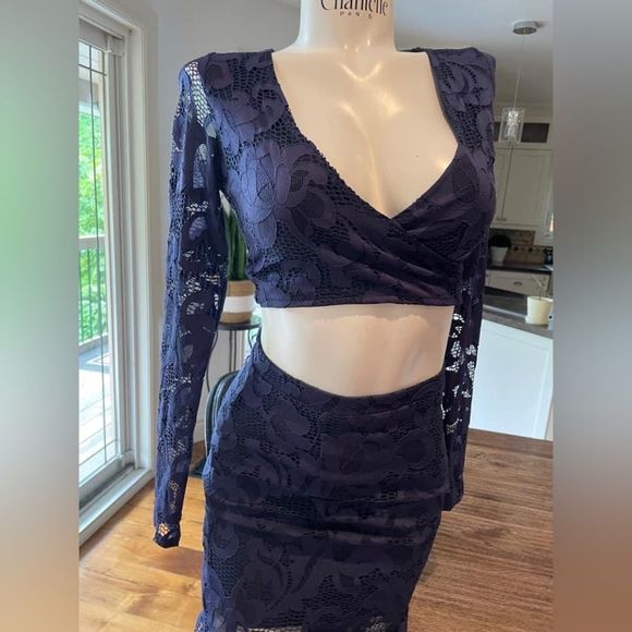 Runaway Australia blue purple lace 2 piece skirt and crop top - Picture 3 of 5